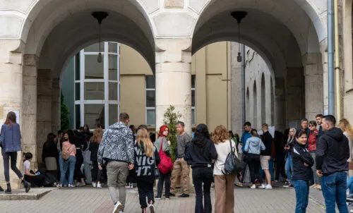 Aproape 1.200 de candidați au participat azi la simularea admiterii la UMF Cluj