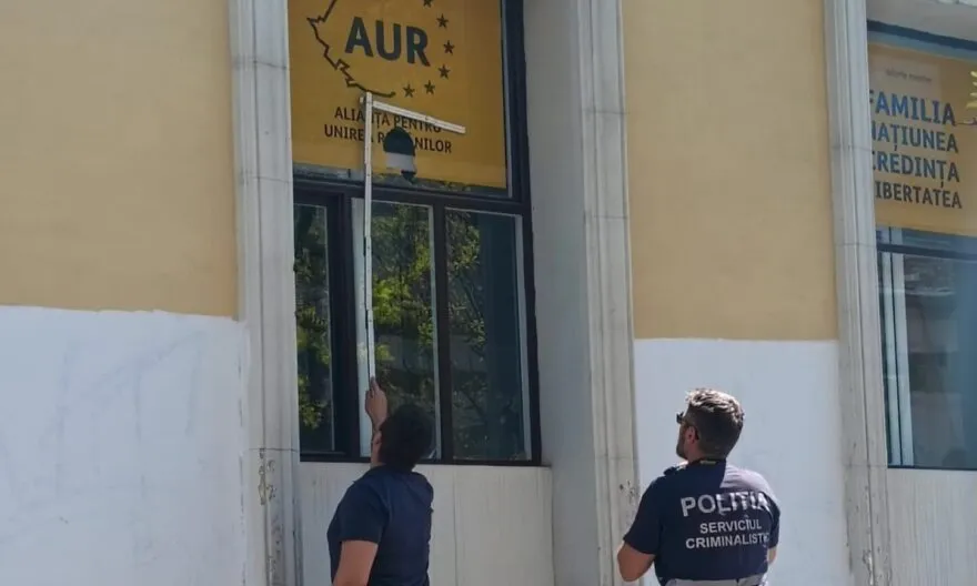 Bărbat de 34 de ani, identificat după spargerea geamului sediului AUR Cluj