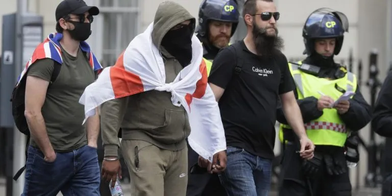Circa 60.000 de persoane au mărșăluit la Londra la un miting asociat extremei drepte