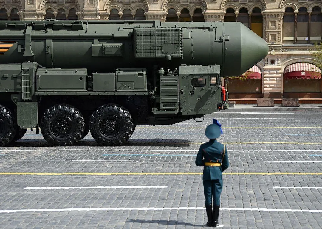Cum funcționează armele nucleare și ce riscuri implică