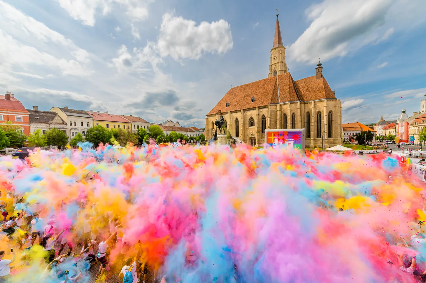 Restricții de circulație azi în centrul Clujului pentru The Color Run 2026