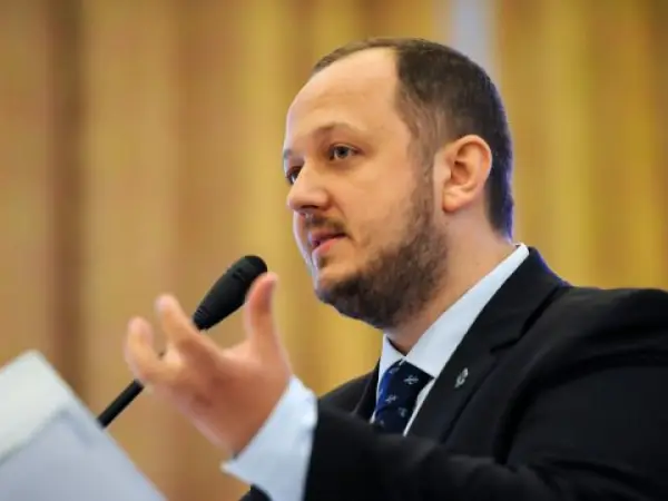 Adrian Papahagi critică PSD, PNL și USR și susține că ascensiunea AUR vine din abandonarea doctrinelor politice