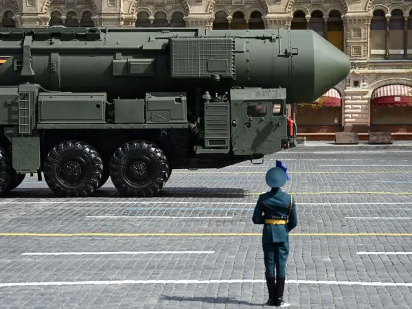 Cum funcționează armele nucleare și ce riscuri implică