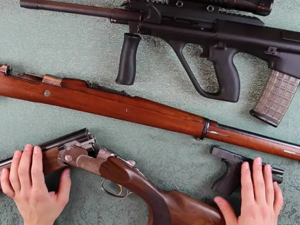 Curtea de Apel Cluj a blocat confiscarea unei arme într-un dosar de deținere ilegală, după o omisiune procedurală