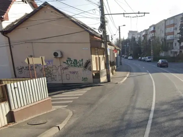 Intersecție cu vizibilitate redusă lângă o creșă și o grădiniță din Cluj-Napoca