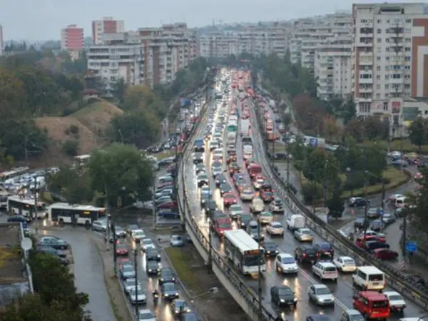 Navetiștii din Florești spun că ajung mai repede pe jos la Cluj decât cu mașina