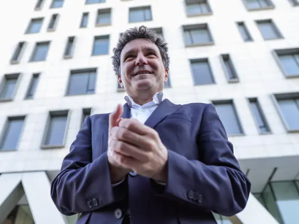 Nicușor Dan va consulta luni partidele parlamentare pentru desemnarea unui candidat la funcția de premier