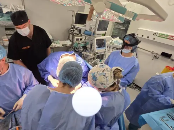 Organe prelevate la Bistrița de la doi pacienți în moarte cerebrală, cu sprijinul unei echipe medicale din Cluj