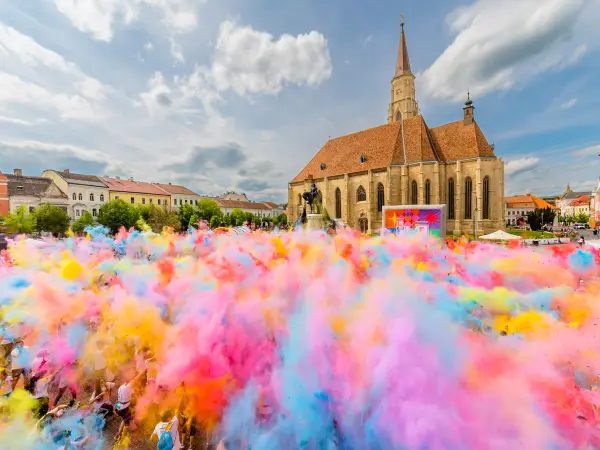Restricții de circulație azi în centrul Clujului pentru The Color Run 2026