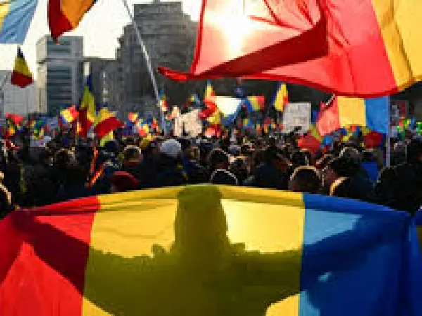 Sondaj INSCOP: Românii sunt împărțiți între un nou guvern și alegeri anticipate, dar majoritatea susține direcția pro-europeană