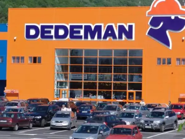 Trei persoane condamnate după tâlhăria de la Dedeman Cluj, unde un bărbat a fost deposedat de 8.000 de lei