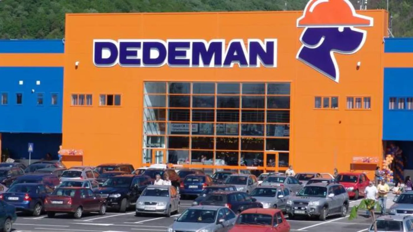 Trei persoane condamnate după tâlhăria de la Dedeman Cluj, unde un bărbat a fost deposedat de 8.000 de lei