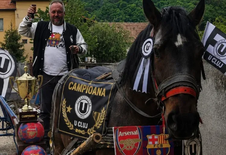 Un suporter U Cluj merge cu căruța la Sibiu pentru finala Cupei României