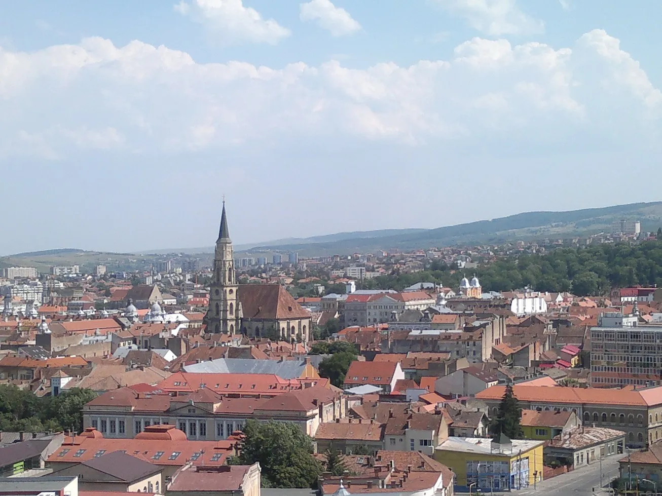 Zi mohorâtă azi la Cluj-Napoca, cu cer acoperit și ploi ușoare spre seară